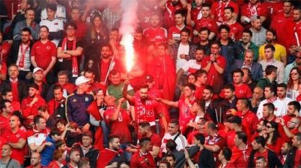 UEFA Türkiyə və Xorvatiyaya qarşı iş açdı
