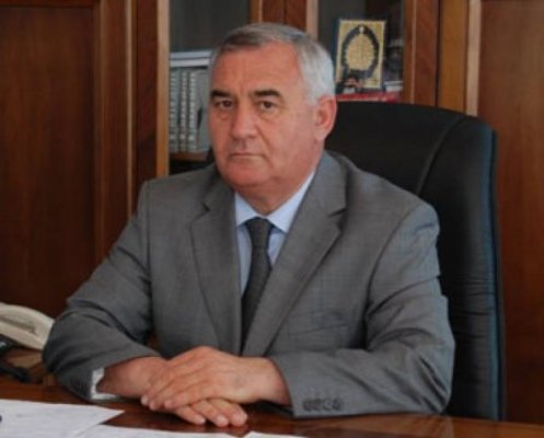 Füzuli icra başçının ağılasığmaz müşavirə oyunu və