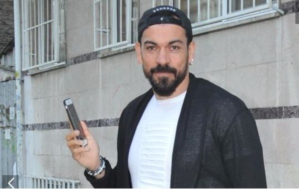 Tanımış futbolçunun gizli sevgisi