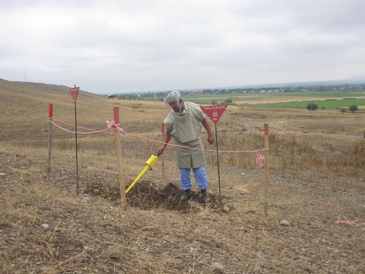 Cəbhəyanı rayonlarda mina axtarışı davam edir