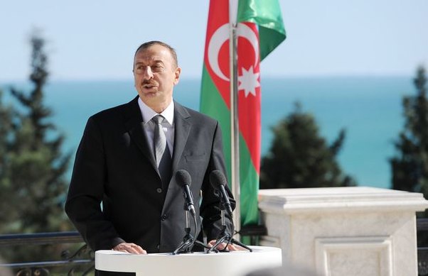 İlham Əliyev Britaniya kraliçasını təbrik edib