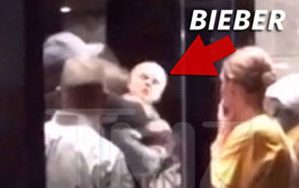 Məşhur müğənni belə döyüldü