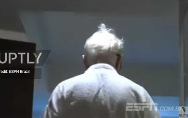 Patrik Hikki hamam xalatında həbs olundu