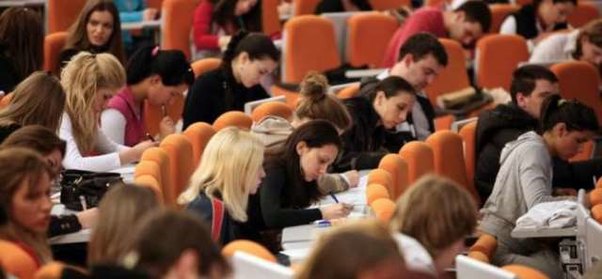 300 tələbə təqaüdə layiq görülüb