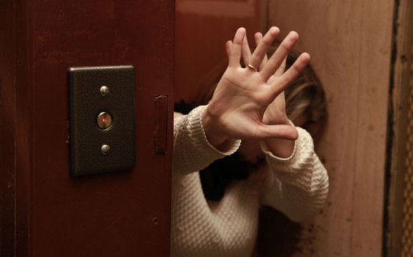 Ər 21 yaşlı arvadını döyərək xəstəxanalıq etdi