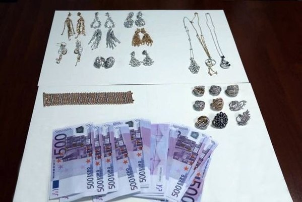 Türk alt paltarında Azərbaycandan 50 min avro çıxarmaq istədi