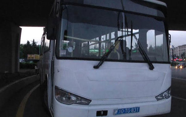 Bakıda sərnişin avtobusu qəza törətdi