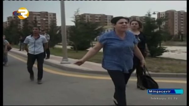 Mingəçevirdə yolda qalan sərnişinlər polisin üstünə gəldi