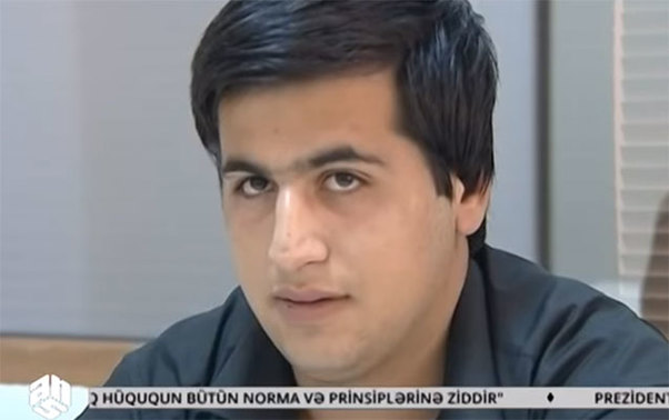 Bacısı ilə əl-ələ gəzən dostunu bıçaqladı