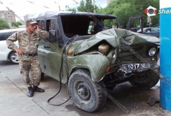 Erməni hərbçiləri yol qəzasına düşdü