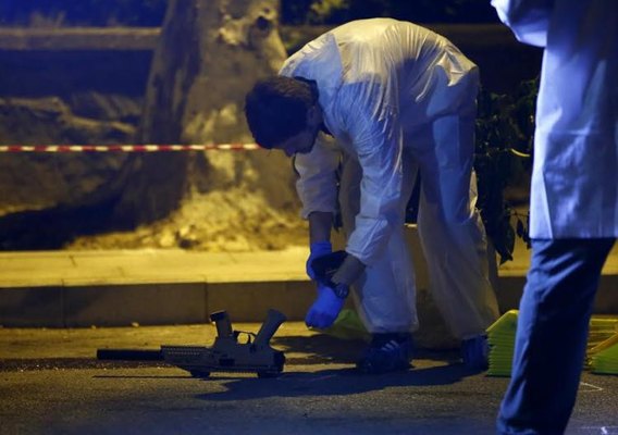 Güllələrdən biri Rövşən Lənkəranskinin gözünə dəyib