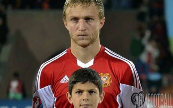 Azərbaycanlı azarkeşlər erməni futbolçunu Təbriz klubuna buraxmadılar