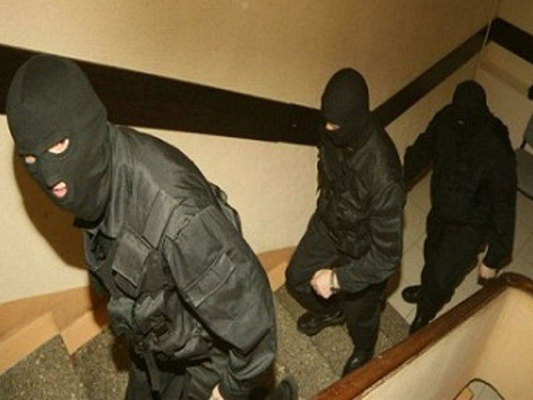 Bakıda maskalı şəxslər qadını döyüb,