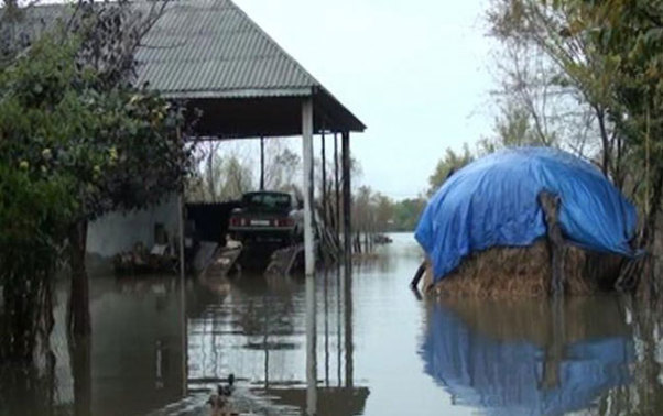 Qaxda yağış selə çevrildi