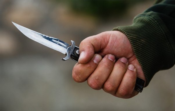 22 yaşlı oğlan bıçaqlandı