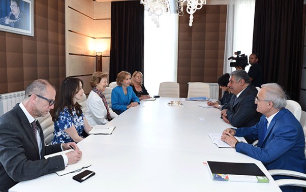 Azad Rəhimov Baronessa və vitse prezidentlə