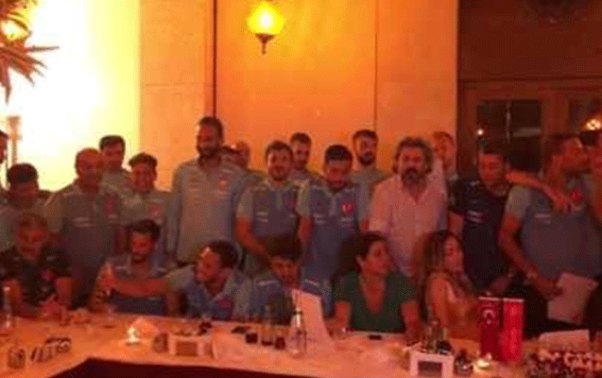 Türkiyə millisi “Bağdad” mahnısını oxudu