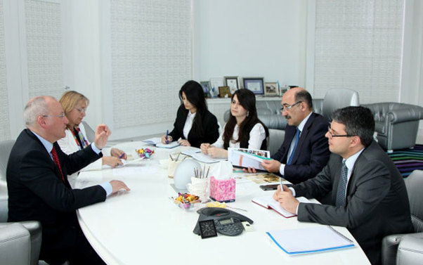 Nazir yəhudi nümayəndələri ilə görüşüb