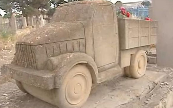 Bakının qeyri-adi baş daşları: