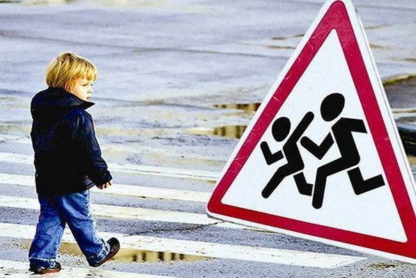 Polis əməkdaşının maşınla vurulmuş üç yaşlı oğlu dünyasını dəyişdi