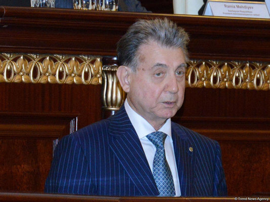 Magistratura və doktoranturada oxuyanlara möhlət hüququnun verilməsinin layihədən çıxarılması düzgündür