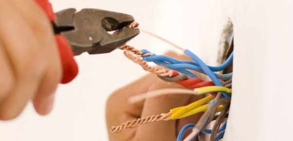 Evinə işıq çəkmək istədi — “Tok” vurub öldürdü