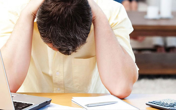 Bank müştərinin pensiya kartından pul çəkib