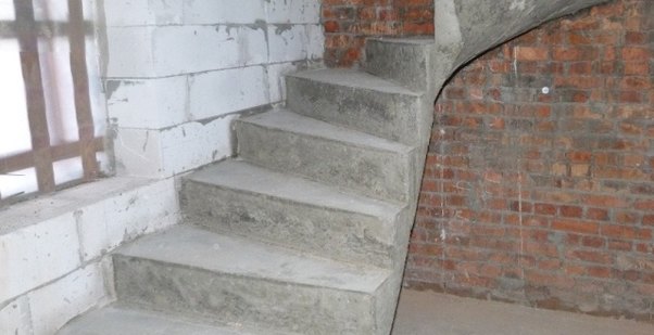 Pilləkəndən yıxılan Sumqayıt sakini ölüb