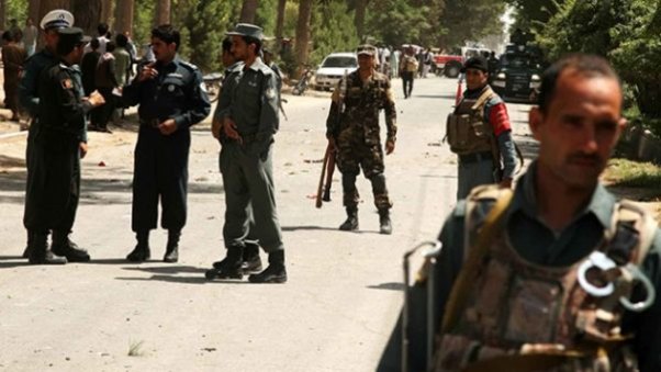 31 polis öldürüldü : Taliban hücumları davam edir