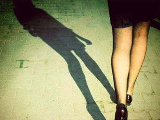 Bakıda uşağını mağazada atıb qaçan qadından xəbər var