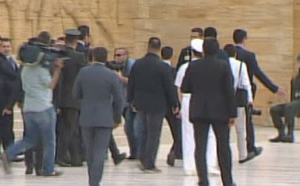 Əsgər huşunu itirdi, nazir ilkin yardım göstərdi