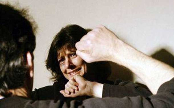 Ər arvadının üstünə qaynar su tökdü