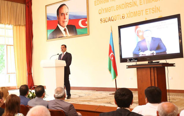 Elmar Vəliyev bayramla bağlı konfransda