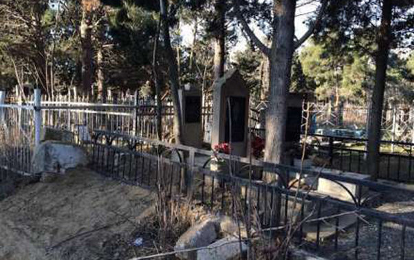 Bakı sakini qəbiristanlıqda yıxılıb öldü