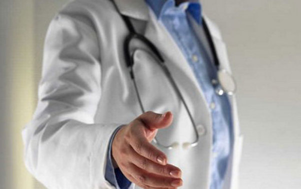 Həkim saxta arayış üçün 300 manat alıb qaytarmayıb