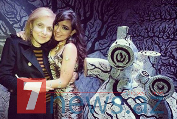 Leyla Əliyeva bibisi Sevil Əliyeva ilə sərgidə