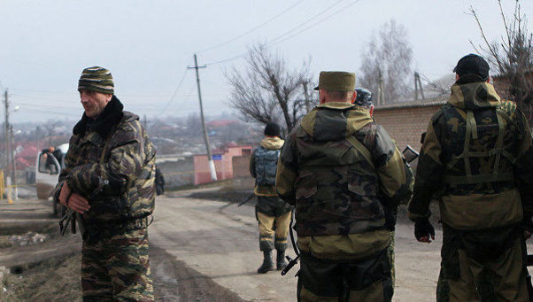 Rusiyada polisləri tərk silah edərək terrorçunun cəsədini götürdülər