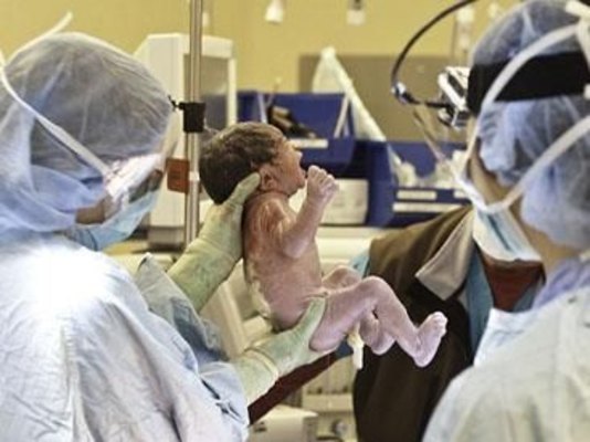 Doğuşu kişi həkimi etdi