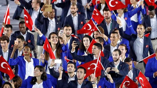 Rioda növbəti biabırçılıq: Türk qızların otağına girdilər...