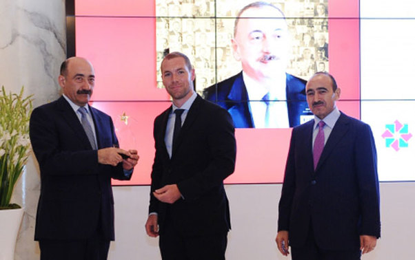 Əbülfəs Qarayevə mükafat verildi