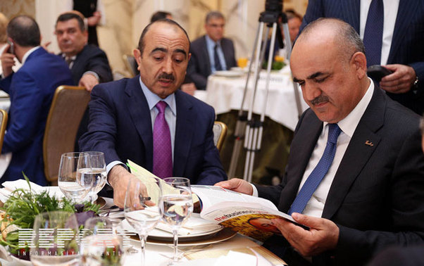 Ölkənin siyasi elitası təqdimatda