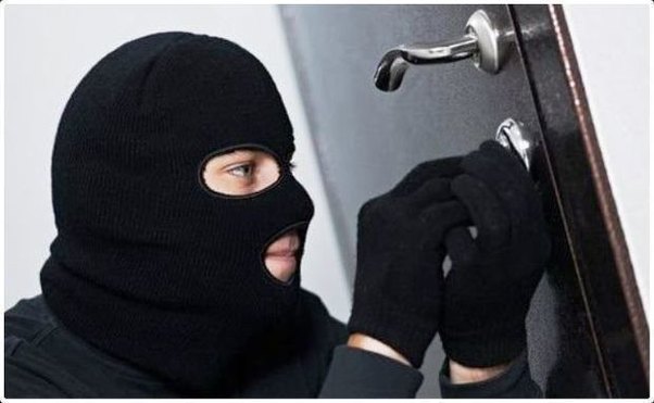 Azərbaycanda məmur evinə basqın: