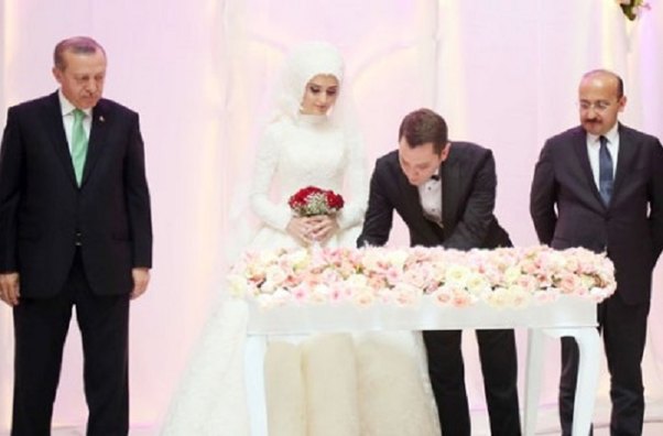 Ərdoğan onu toyuna çağıran gəncə