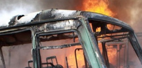 Hakimləri daşıyan avtobus partladıldı