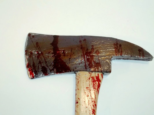 Dayısı tərəfindən baltalanan şəxsdən