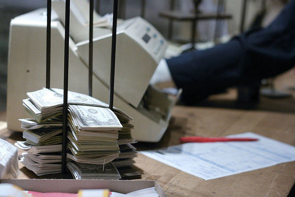 Dollar rekord həddə ucuzlaşdı