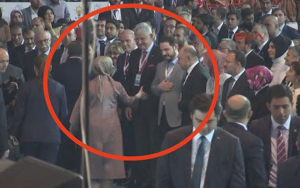 Ərdoğanın kürəkəni Davudoğlunun xanımı ilə niyə görüşmədi?