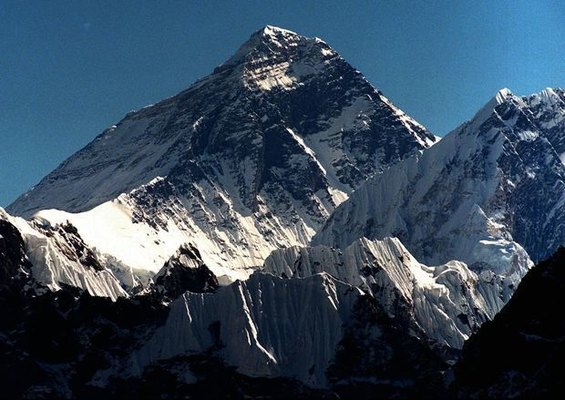 Everesti fəth edən alpinistlər zirvədən enərkən dünyalarını dəyişiblər