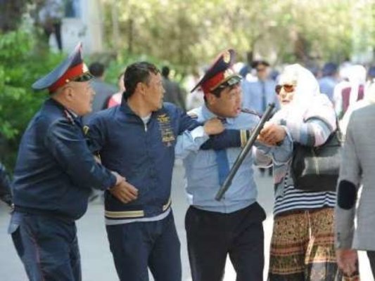 Nazarbayevə qarşı iki ''AA'' -