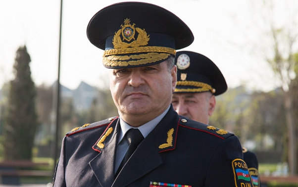 General polislə dava edən qadınla görüşdü